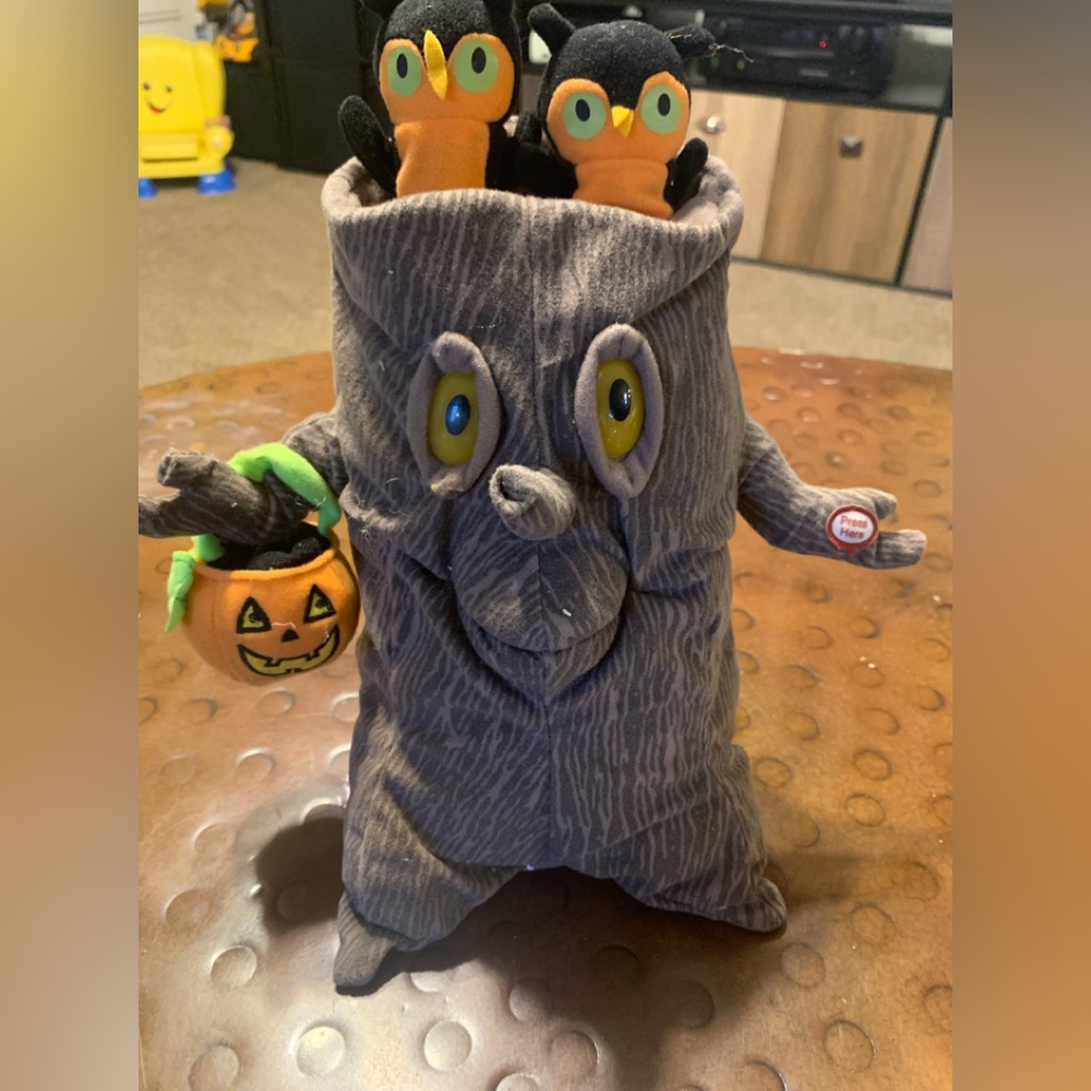 Halloween Plush Spooky Tree Singing Tree Stump
